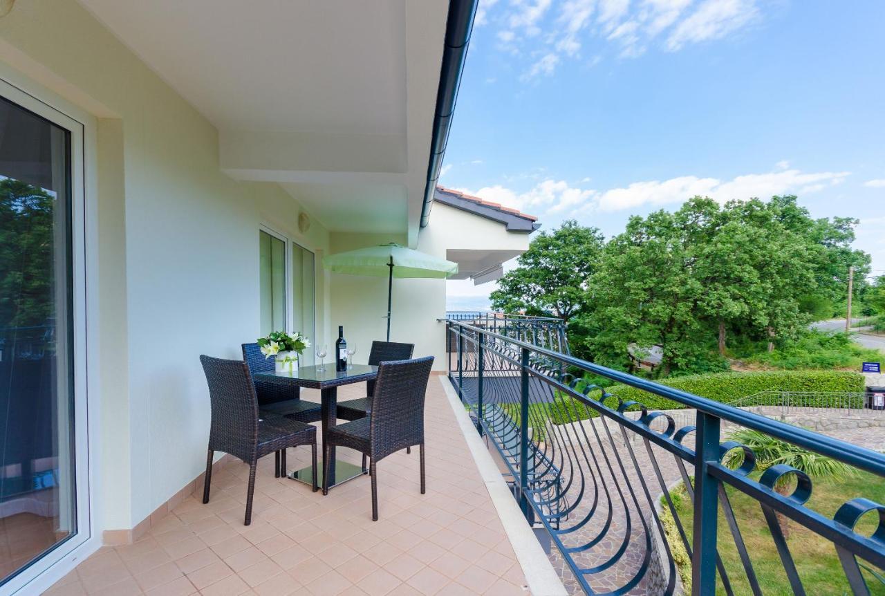 Apartments Marijana Ičići Esterno foto