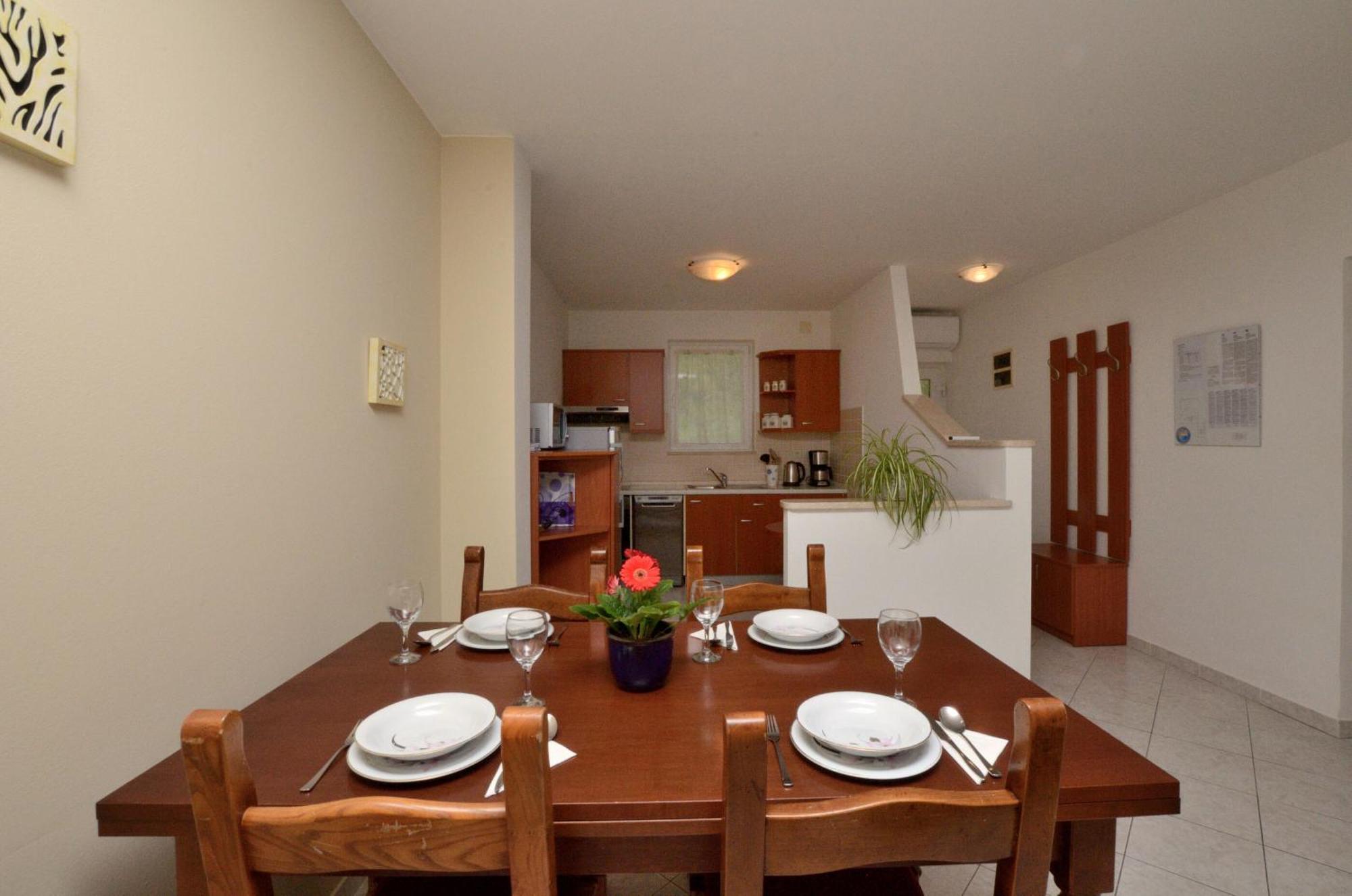Apartments Marijana Ičići Esterno foto